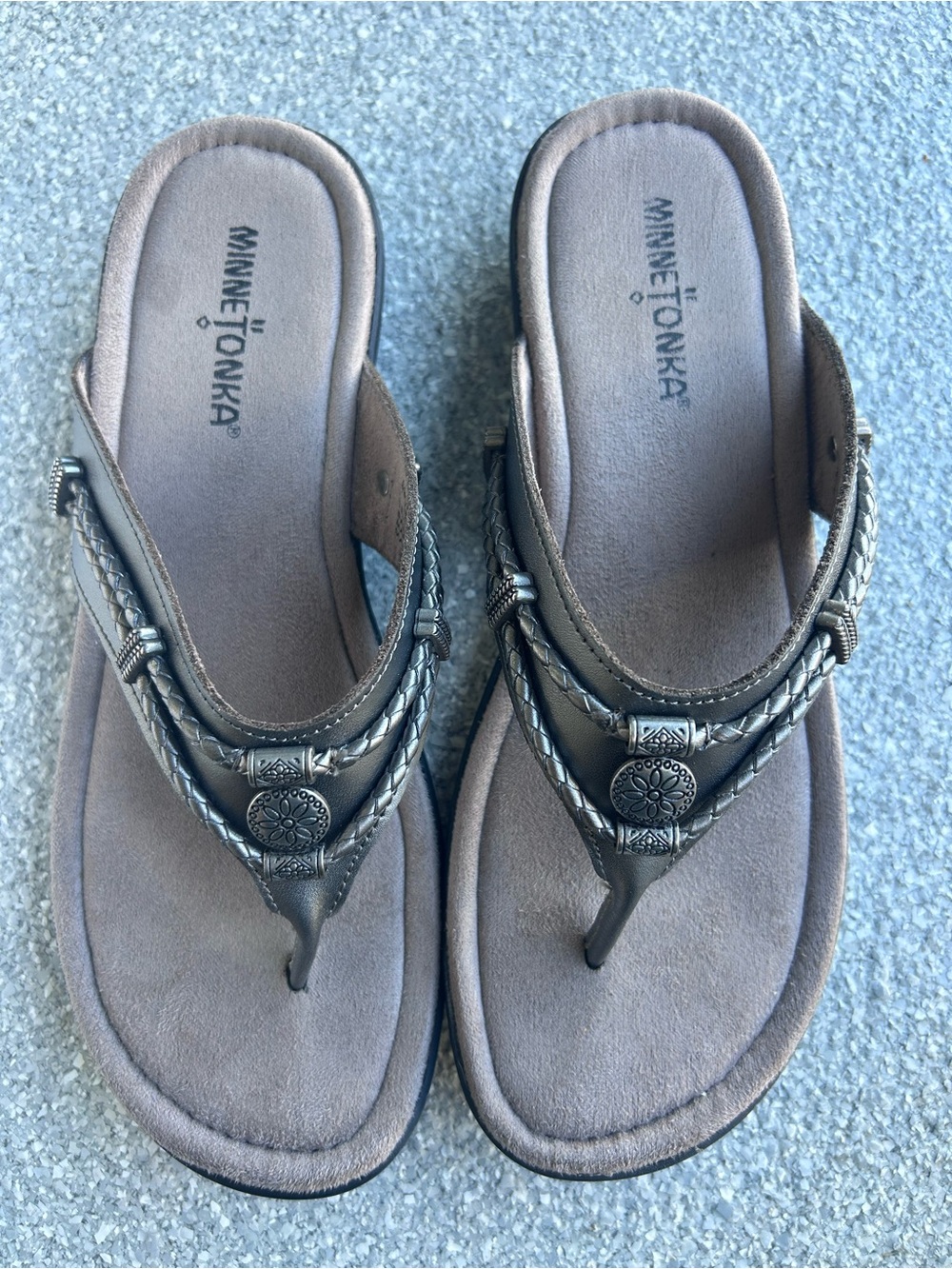 NWT Minnetonka Women's Metallic Silverbay Braided Thong Pewter Sandals Size 9M